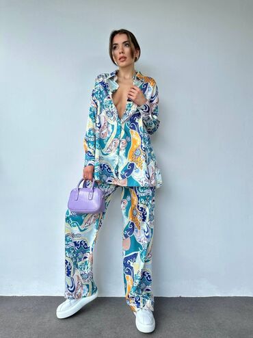 Kompleti: Komplet 5650 Rsd
SS /MM /LL — 7