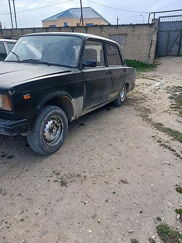 2107 faralar: VAZ 2107 sedan - Kuzov: 4 qapılı, qara rəng. Ön radiator barmaqlığı — 4