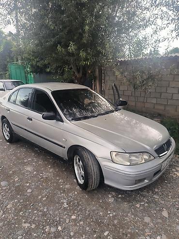 Honda Accord: 2000 г., Механика, Бензин, Седан