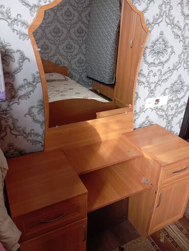 мебель для спальни новый: Спальный гарнитур, Двуспальная кровать, Шкаф, Комод, Б/у