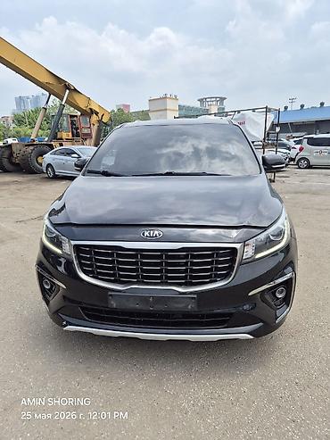 carnival: Kia Carnival (Grand Sedona) — просторный 7/8-местный минивэн в чёрном — 3