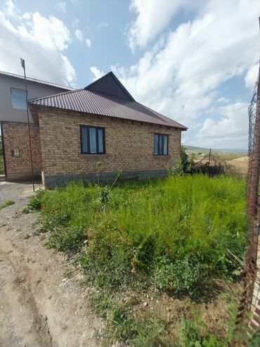 дома в джалал абаде: Дом, 100 м², 3 комнаты, Собственник