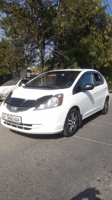 срочно в связи с переездом: Honda Fit: 2010 г., 1.5 л, Автомат, Бензин, Хэтчбэк