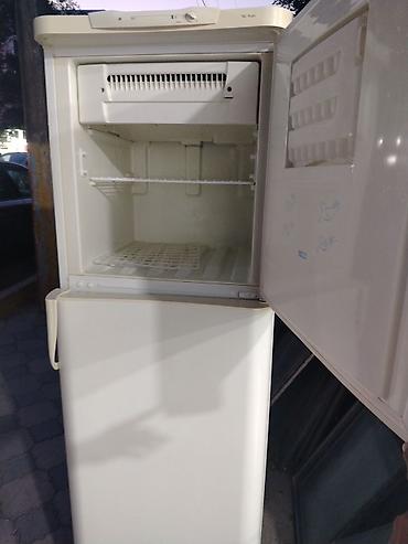soyuducu: İşlənmiş 2 qapılı Indesit Soyuducu Satılır, rəng - Ağ, Təkərli — 4