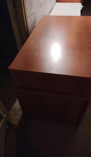 Radni sto jako drvo Simpo kvalitet. Preuzimanje moguce odmah licno