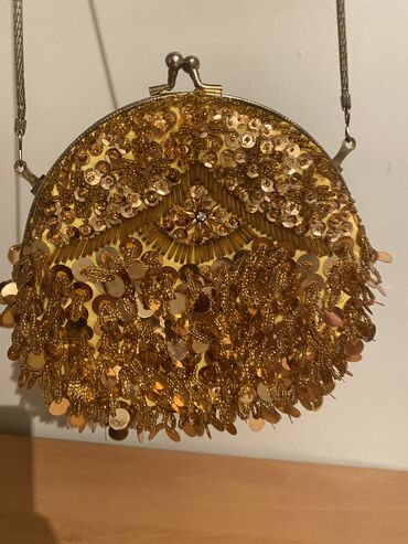 Çantalar: 1.Ziyafet və xususi gunlər üçün nəzərdə tutulmuş əl çantasidir. Temiz — 16