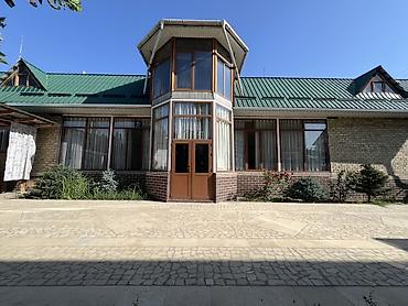 Просторный частный дом с панорамной верандой и благоустроенным двором at lalafo.kg Просторный частный дом с панорамной верандой и благоустроенным двором