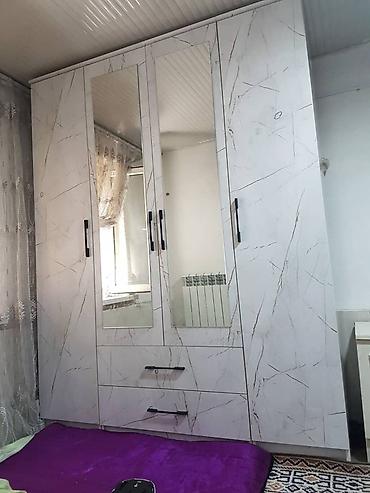standing mirror: Шкаф-гардероб с отделкой под мрамор - Формат: распашной, 4 двери. Две — 2