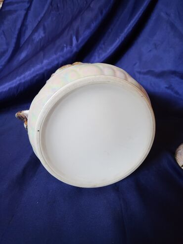 Ostalo posuđe: Bombonijera 1914 do 1918g. porcelan,sedef glazura. Bombonijera je na lalafo.rs — 14 Ostalo posuđe: Bombonijera 1914 do 1918g. porcelan,sedef glazura. Bombonijera je — 14