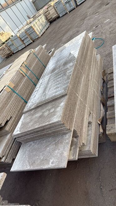 Гранит, мрамор: Гранитные плиты коричневого цвета, предназначенные для облицовки и — 13