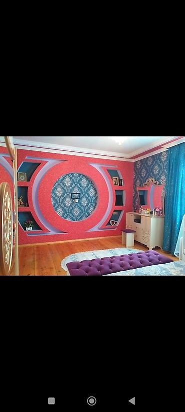 Uzunmüddətli kirayə mənzillər: Həyətyanı torpaq sahəsi 1 hektardır. Həyətdə bir böyük tövlə, 3 dam, 1 — 10