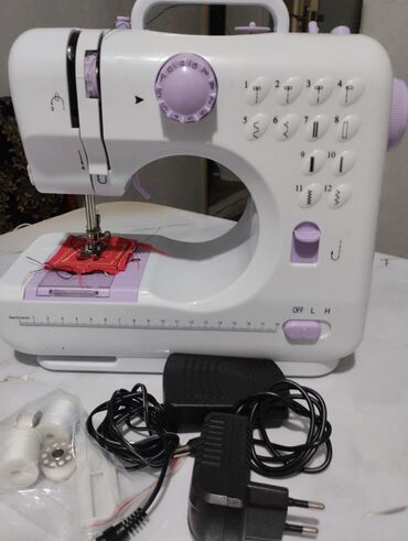 шаблонная швейная машина: Компактная электрическая швейная машина с подсветкой и верхней ручкой