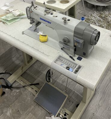 Промышленные швейные машинки: Швейная машинка состояние идеальное 
 без торга