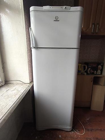 indesit: Холодильник Indesit, Б/у, Двухкамерный, 170 * — 1