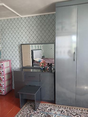 qapı dayandırıcı: Yataq otağı mebel dəsti – boz rəngli, parlaq səthli modern dizayn — 1