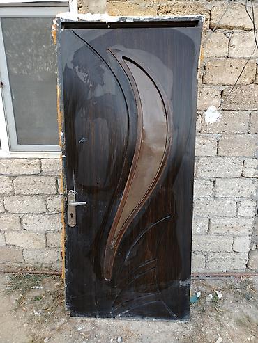 Qapılar və aksessuarlar: Salam. İşlənmiş Otaq qapısı satılır. Ölçülər 92x210 sm. İşlənmiş — 4
