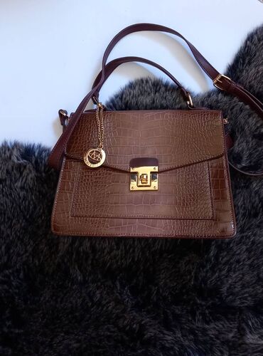 zenska kozna torba trendy: Prelepa elegantna braon torba sa kroko printom brenda Minissimi