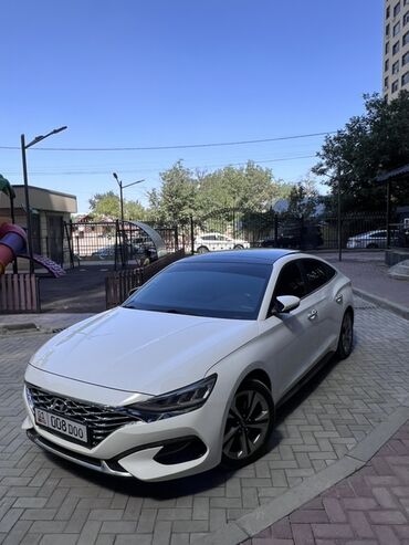 электромобиль neta: Hyundai Elantra: 2023 г., 1.6 л, Типтроник, Бензин, Седан