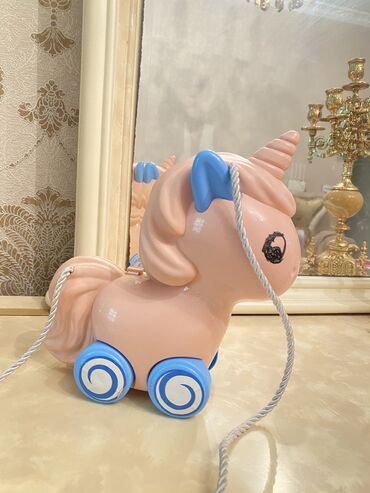 toy donlari 2023: Hem icinde kicik oyuncaqlar hem pony hemde sumka 5azn