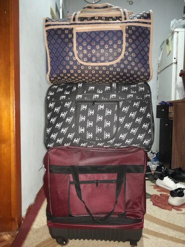 Çamadanlar: Səyahət üçün çanta və çamadan dəsti.Balacalar 10 manatdan 14 manata — 16