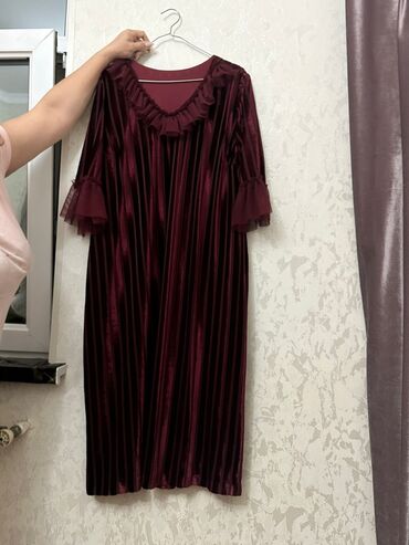 Dəstlər, kostyumlar: Qadın geyimləri – 3 ədəd paltar dəsti 1) Qara şifon üst geyim/kimono — 5