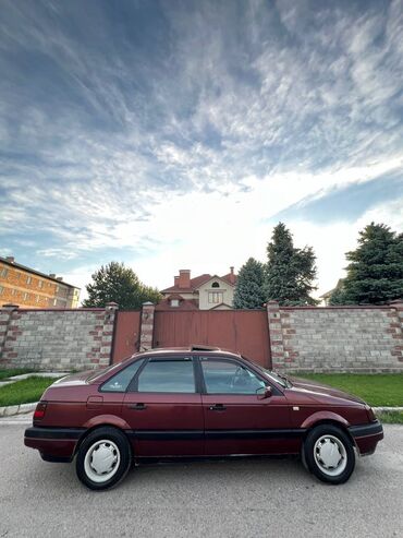 россия авто: Volkswagen Passat: 1991 г., 1.8 л, Механика, Газ, Седан