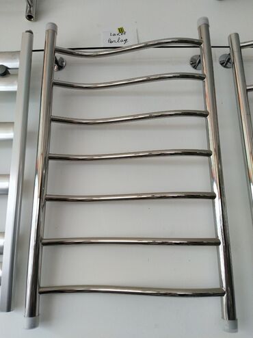 hamam ucun guzguler: Xrom rəngli divar tipli dəsmal quruducu/radiator - Material