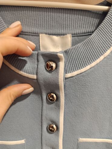 Bluze: H&M, S (EU 36), Poliester, bоја - Svetloplava — 7