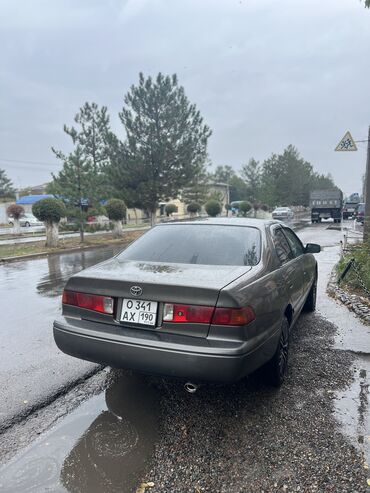 рабочая машина: Toyota Camry: 1999 г., 2.2 л, Автомат, Газ, Седан