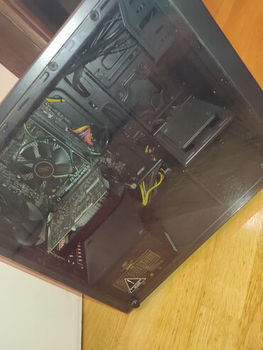 Masaüstü kompüterlər və iş stansiyaları: Komputer monitor ve aksesuarlar satillir 7 ay di almisam cox az — 6