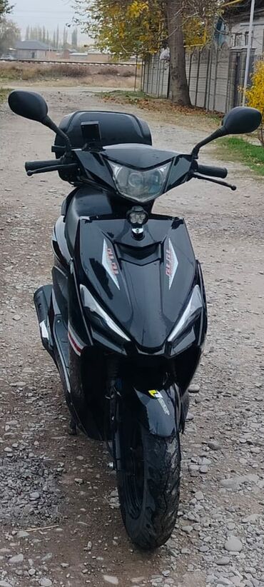 продаю скутер срочно: Скутер DILIDILI (спорт‑дизайн), черный цвет. 125 кубов. 24 год.один