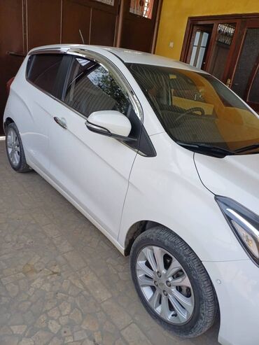 авто в долг: Chevrolet Spark: 2018 г., 1 л, Вариатор, Бензин, Хетчбек