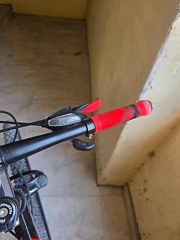 yesebet: BMX GTM tipli dağ velosipedi. Qara-qırmızı rəng kombinasiyasında — 4