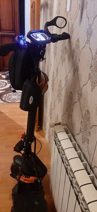 Elektrikli samokatlar: 2 aydır alınıb, pula ehtiyac olduğu üçün satılır. NFC ilə işləyir — 9
