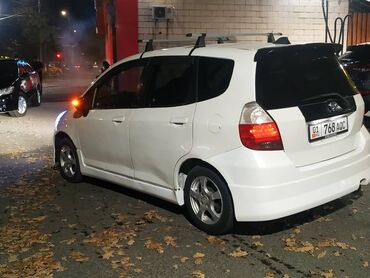 машина алфард: Honda Fit: 2002 г., 1.3 л, Вариатор, Бензин, Седан