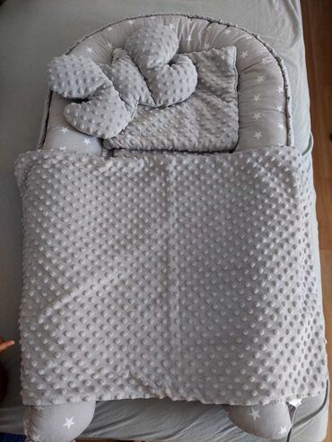 krevet za bebe na rasklapanje: Jezgro za bebe malo korisceno ima cebence,dva jastucica veze se dole