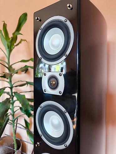 Zvučnici i stereo sistemi: System One VH-4 / 5.0 komplet zvučnika Opis: Odlični — 5