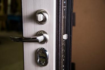 Аварийное вскрытие замков: 24/7 Ремонт и реставрация замков Также замена входных дверях ручек и — 7