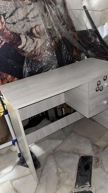avakado agaci: Düz masa, Stulsuz, Polkalı, Siyirməli, Teksturalı laminat — 1