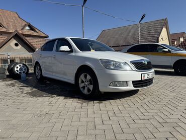 124 газ бензин: Skoda Octavia: 2012 г., 1.6 л, Автомат, Газ, Седан