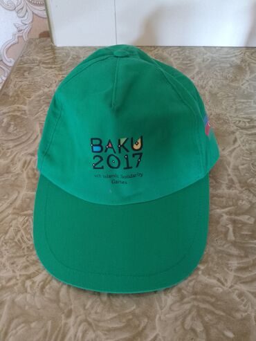 palto qadın üçün: Çox az 1-2 dəfə işlənmiş Təzə Kimi Olan Baku 2017 Kepka Satılır. Heç