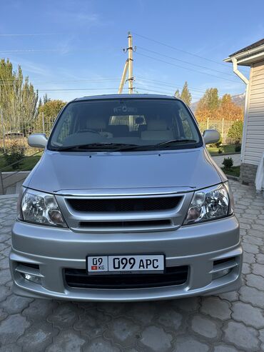 камера покрышка: Toyota Grand Hiace: 2002 г., 3.4 л, Автомат, Газ, Минивэн