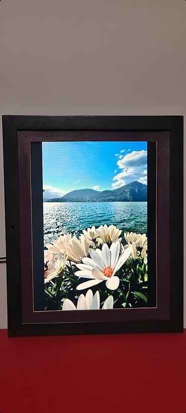 Slike i ramovi: ▪︎ Digitalni foto‑ram sa ekranom u drvenom ramu: Compositor — 7