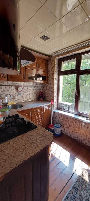 Uzunmüddətli kirayə mənzillər: Akim Abbasov kucesində bir otaqlı mənzil kirayə verilir. Tri Karonanan — 15