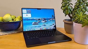 Apple MacBook: MacBook Pro M5 - 24 GB - 1 TB 6 ay işlənib. 100% batareya. 77 Dövr — 1