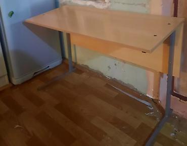 kreslo ofis uchun: Yazı/kompüter masası ünvan: Sumqayıt 21-ci Məhəllə Nömrə:0773268150 — 1