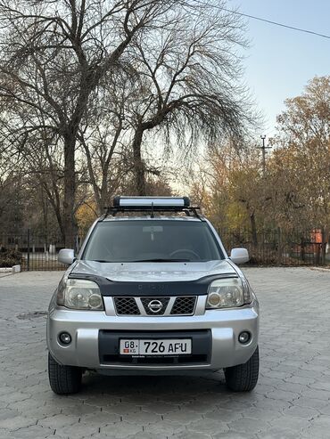 срочно продаю в связи с переездом: Nissan X-Trail: 2004 г., 2 л, Механика, Газ, Внедорожник