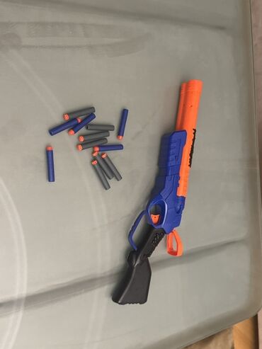 Oyuncaqlar: Nerf blasterı, patronlar ile