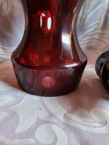 Čaše: Flasa kristal,rubin boje za zestoko pice. 60,70te. Flasa — 9