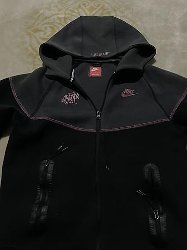 Nike Tech Fleece худи на молнии с капюшоном - Цвет: черный с лиловыми